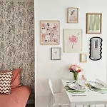 Apartamento Cozy Little Parisian Nest, Perfect For 2 People