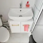 Apartamento Cozy Little Parisian Nest, Perfect For 2 People Paris