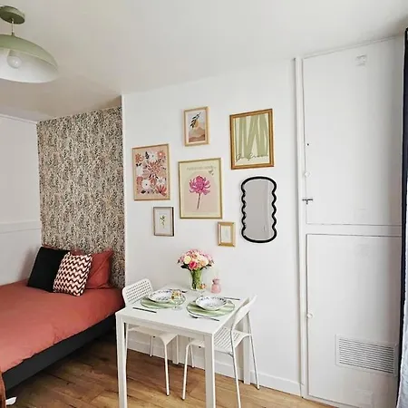 Cozy Little Parisian Nest, Perfect For 2 People *
