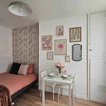 Cozy Little Parisian Nest, Perfect For 2 People * Paris